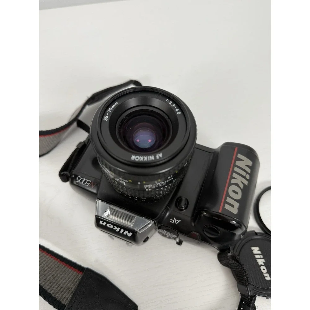 NIKON N5005 35mm SLR FILM CAMERA with AF‎ Nikkor 35-70mm f3.3-4.5 Lens Cap Strap
